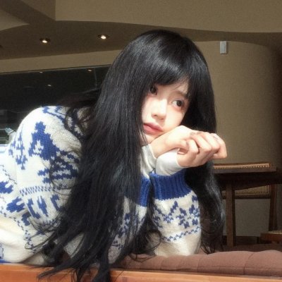 9顶假发的女孩